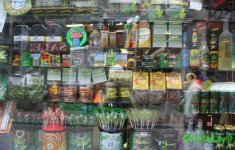 1416383628_amsterdam-420-cannabis-products-window.jpg