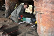 small-australia-oldest-rock-art-2.jpg