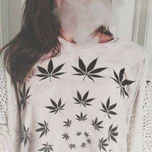 Девушка и Марихуана