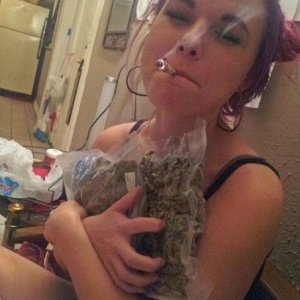 Забрала коноплю и не отдает:D