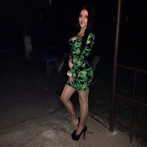Отличное платье в виде марихуаны)