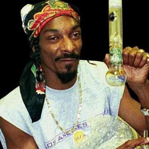 snoop-dogg-bong.png
