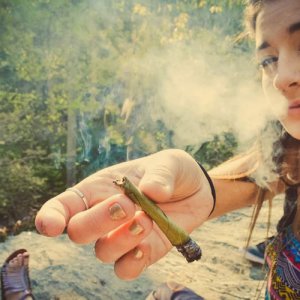3-reasons-girls-smoke-weed-share.jpg