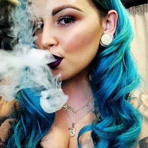 cad842ba4fcbcd86265781826f6149d3--sexy-smoking-vaping.jpg