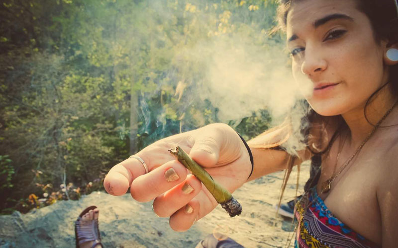3-reasons-girls-smoke-weed-share.jpg