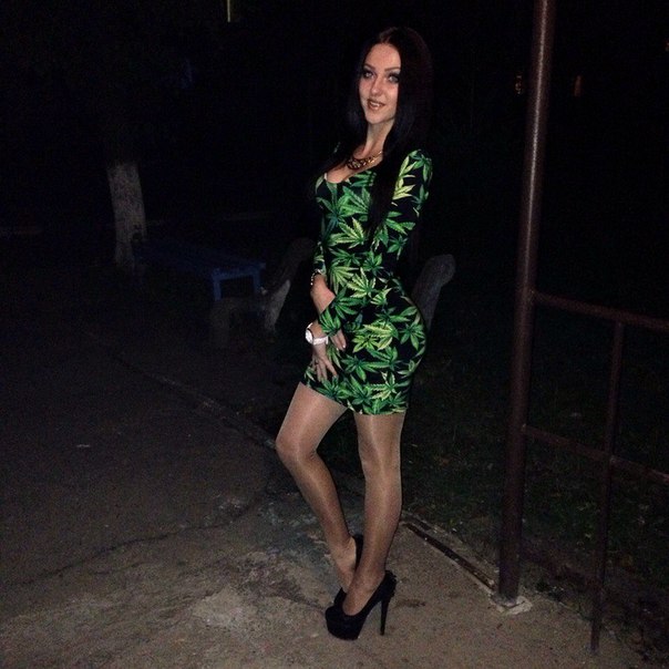 Отличное платье в виде марихуаны)
