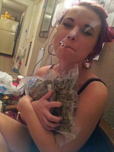 Забрала коноплю и не отдает:D